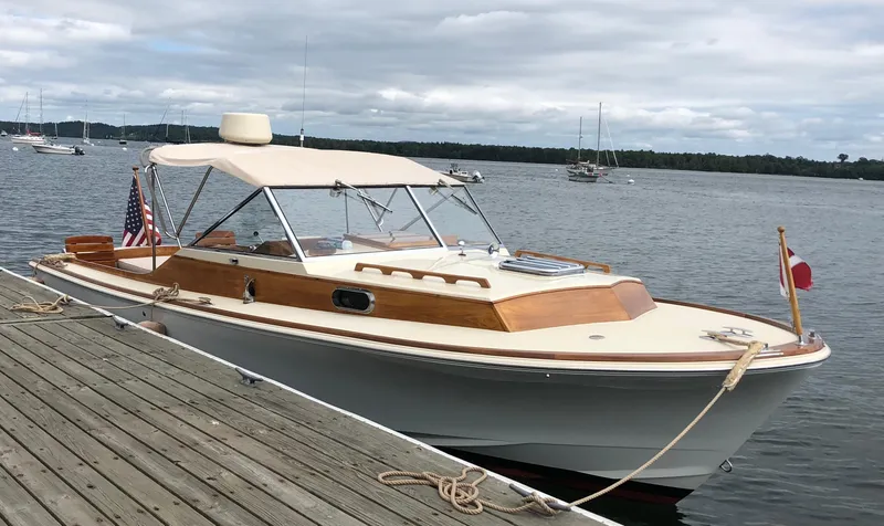 Slide: The Image of 2014 Hunt Yachts Surfhunter 25 at dock, calm waters. - 8