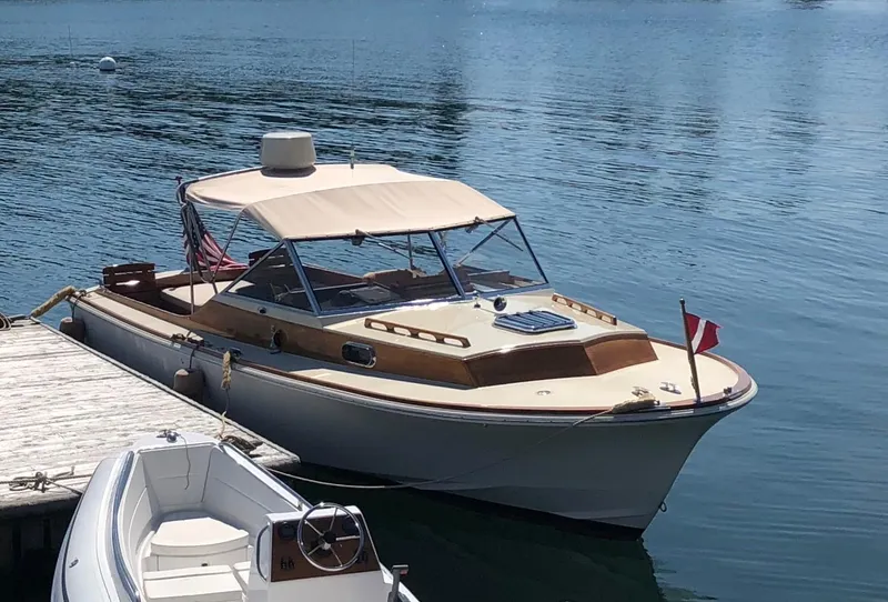 Slide: The Image of 2014 Hunt Yachts Surfhunter 25 at dock, calm waters. - 9