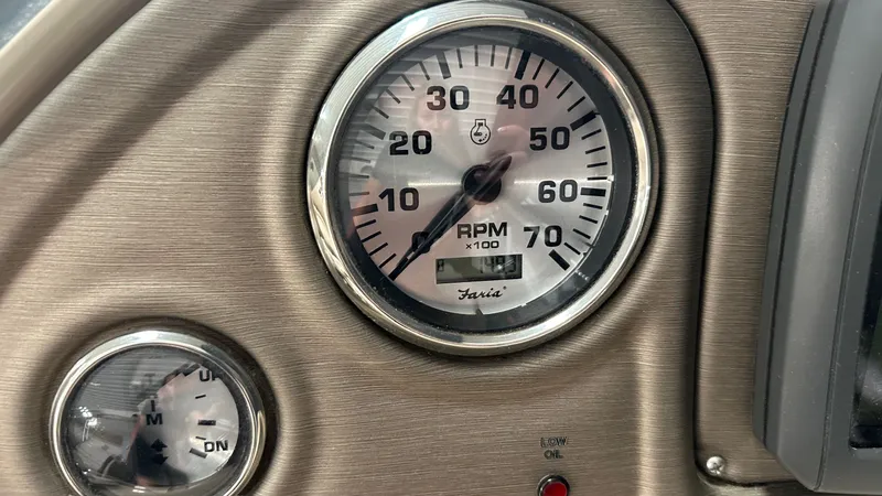 Slide: The Image of Tachometer and gauge on G3 SUNCATCHER X324SS 2016. - 45