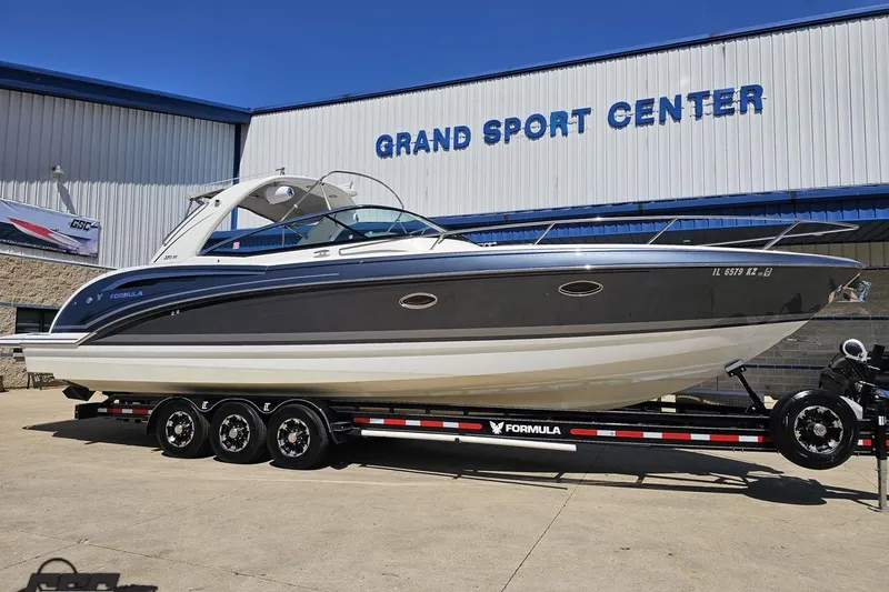 Slide: The Image of 2015 Formula 350 Sun Sport boat on trailer at Grand Sport Center. - 14