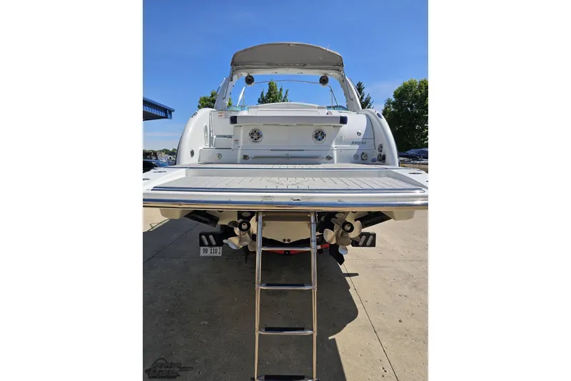 Slide: The Image of 2015 Formula 350 Sun Sport boat rear view with swim platform and ladder. - 32