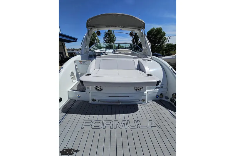 Slide: The Image of 2015 Formula 350 Sun Sport boat with sleek design and spacious seating. - 37