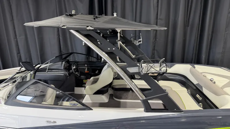 Slide: The Image of Malibu Wakesetter 23 LSV 2014 - 5