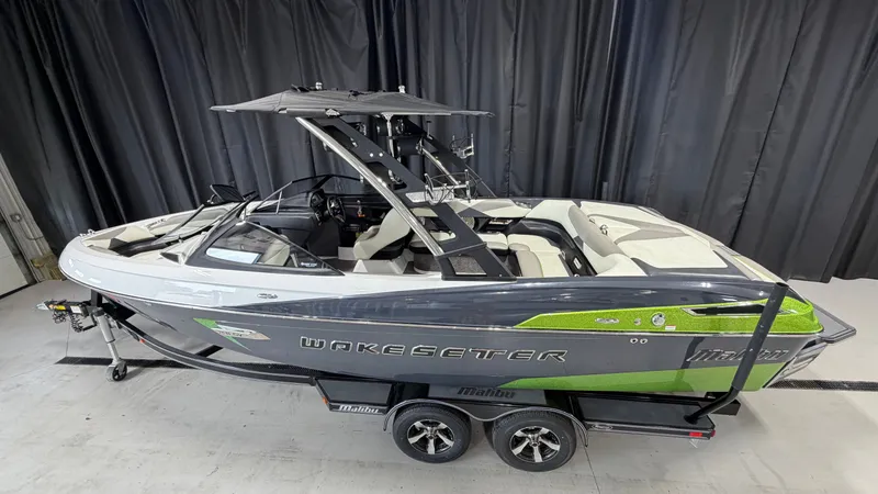Slide: The Image of Malibu Wakesetter 23 LSV 2014 - 1