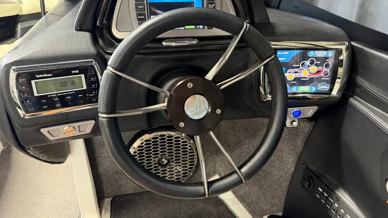 Slide: The Image of Malibu Wakesetter 23 LSV 2014 - 72