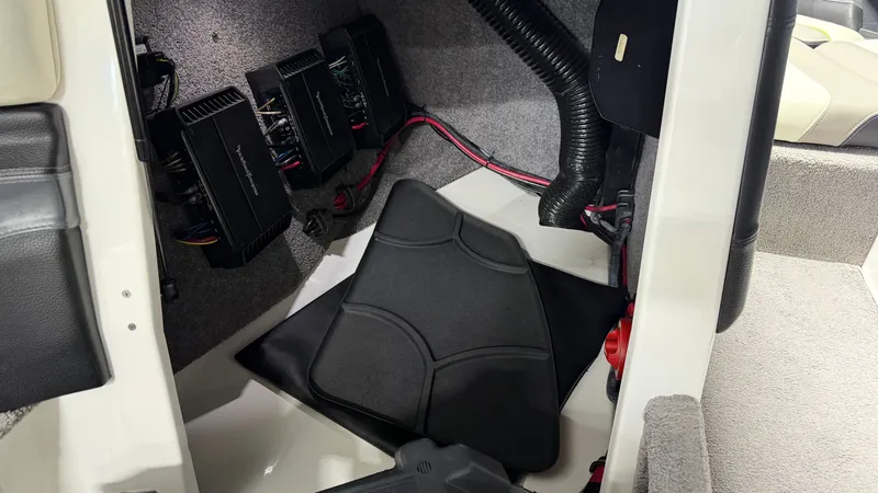 Slide: The Image of Malibu Wakesetter 23 LSV 2014 - 51