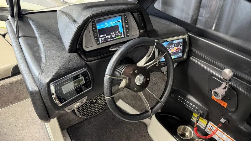 Slide: The Image of Malibu Wakesetter 23 LSV 2014 - 66