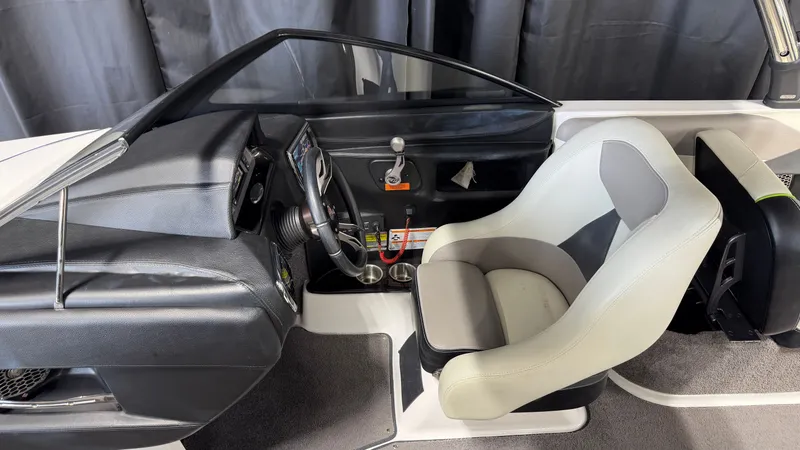 Slide: The Image of Malibu Wakesetter 23 LSV 2014 - 57