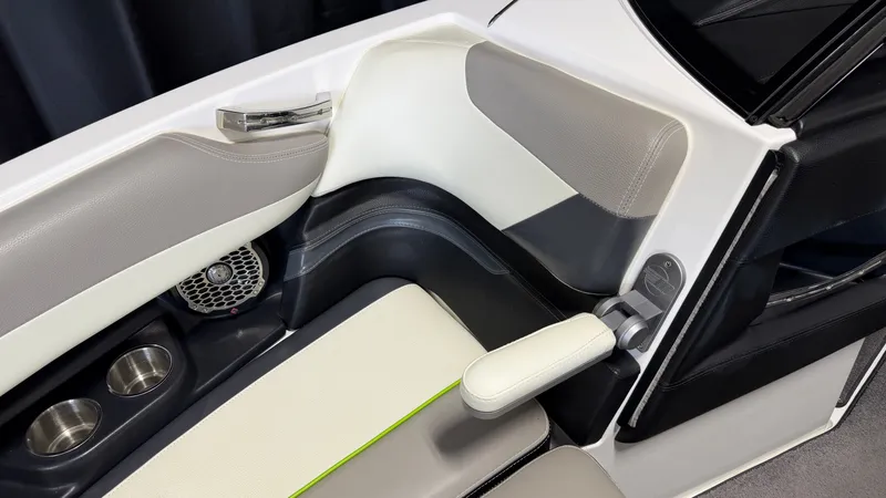 Slide: The Image of Malibu Wakesetter 23 LSV 2014 - 84