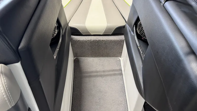 Slide: The Image of Malibu Wakesetter 23 LSV 2014 - 75