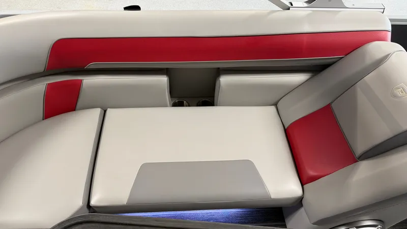 Slide: The Image of Premier 250 Solaris Sport 2024 - 30