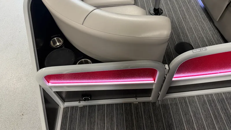 Slide: The Image of Premier 250 Solaris Sport 2024 - 18