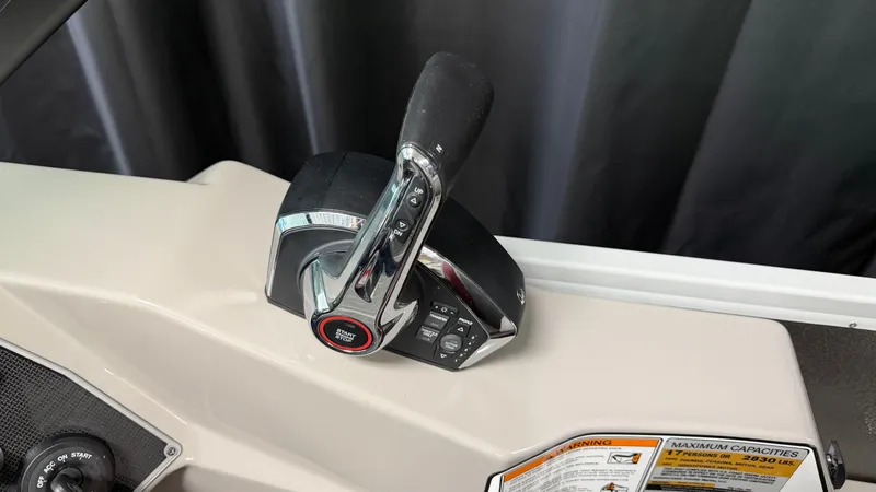 Slide: The Image of Premier 250 Solaris Sport 2024 - 64