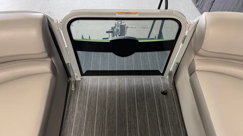 Slide: The Image of Premier 250 Solaris Sport 2024 - 98