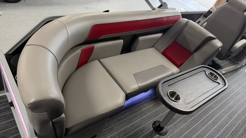 Slide: The Image of Premier 250 Solaris Sport 2024 - 27