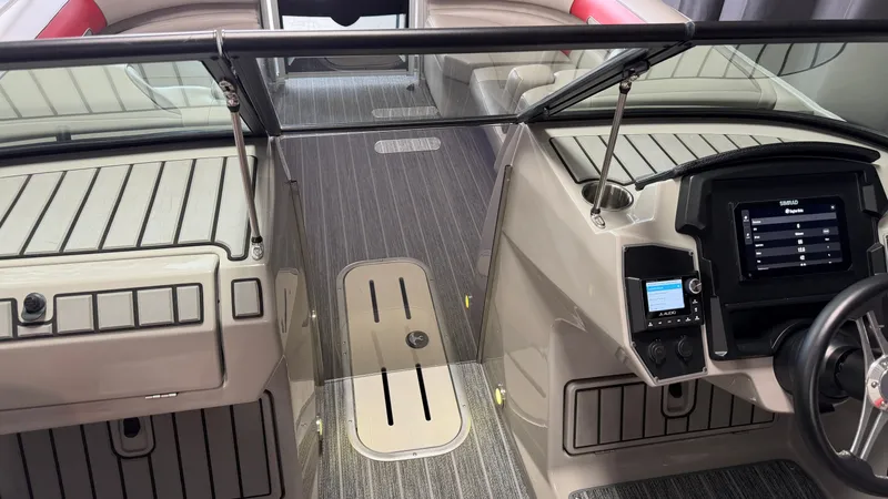 Slide: The Image of Premier 250 Solaris Sport 2024 - 74