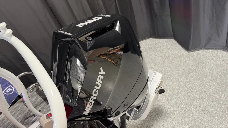 Slide: The Image of Premier 250 Solaris Sport 2024 - 13