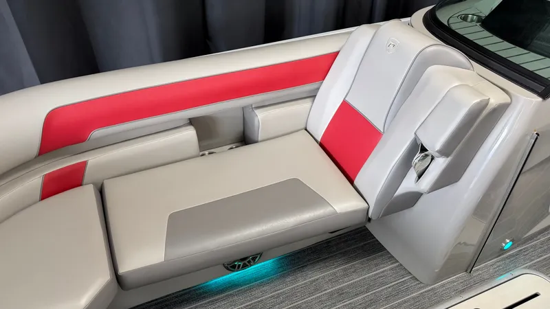 Slide: The Image of Premier 250 Solaris Sport 2024 - 88