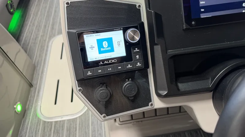 Slide: The Image of Premier 250 Solaris Sport 2024 - 72