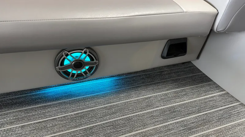 Slide: The Image of Premier 250 Solaris Sport 2024 - 95