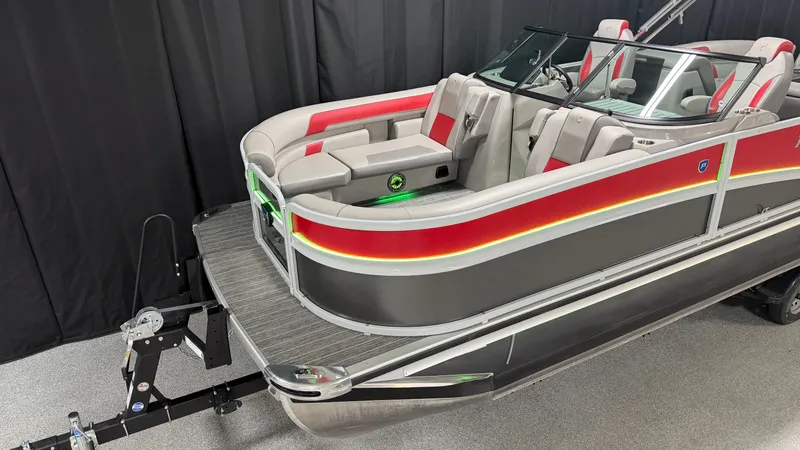 Slide: The Image of Premier 250 Solaris Sport 2024 - 4