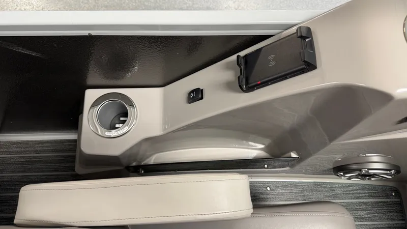 Slide: The Image of Premier 250 Solaris Sport 2024 - 46