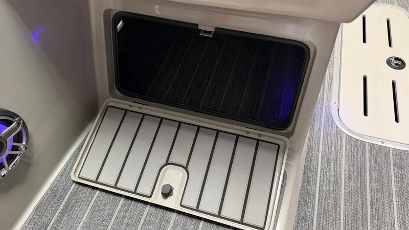 Slide: The Image of Premier 250 Solaris Sport 2024 - 54