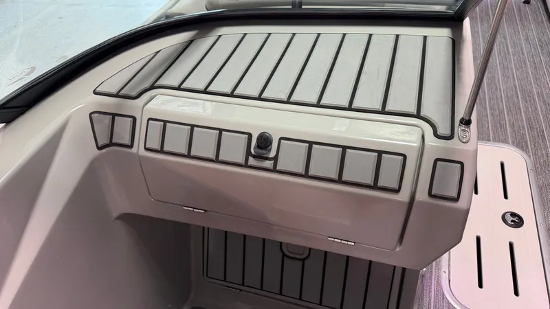 Slide: The Image of Premier 250 Solaris Sport 2024 - 55