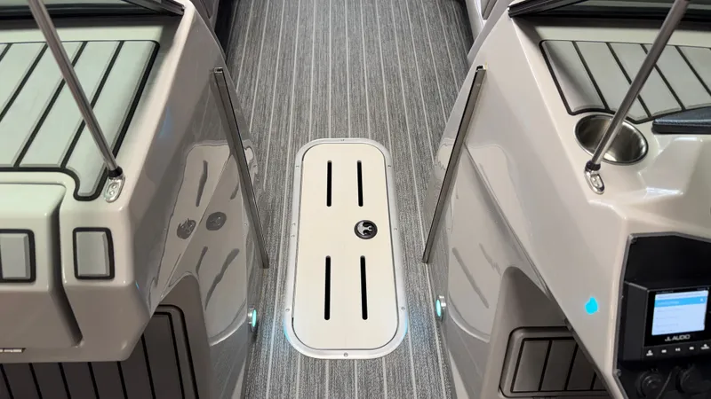 Slide: The Image of Premier 250 Solaris Sport 2024 - 73