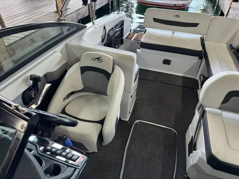Slide: The Image of Interior of a 2016 Monterey 258SS Super Sport boat. - 12