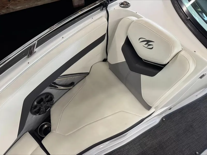 Slide: The Image of Interior of 2016 Monterey 258SS Super Sport with luxurious seating design. - 13