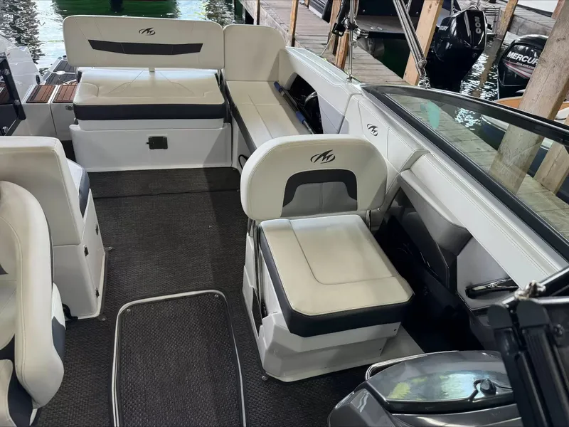 Slide: The Image of Interior of a 2016 Monterey 258SS Super Sport boat. - 9
