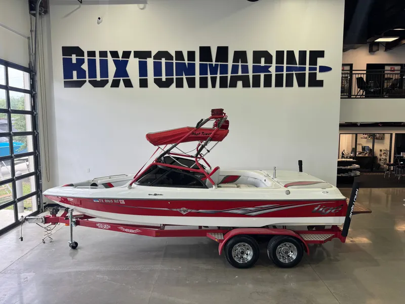 The Image of 2001 Tigé 21 V boat at Buxton Marine. - 1