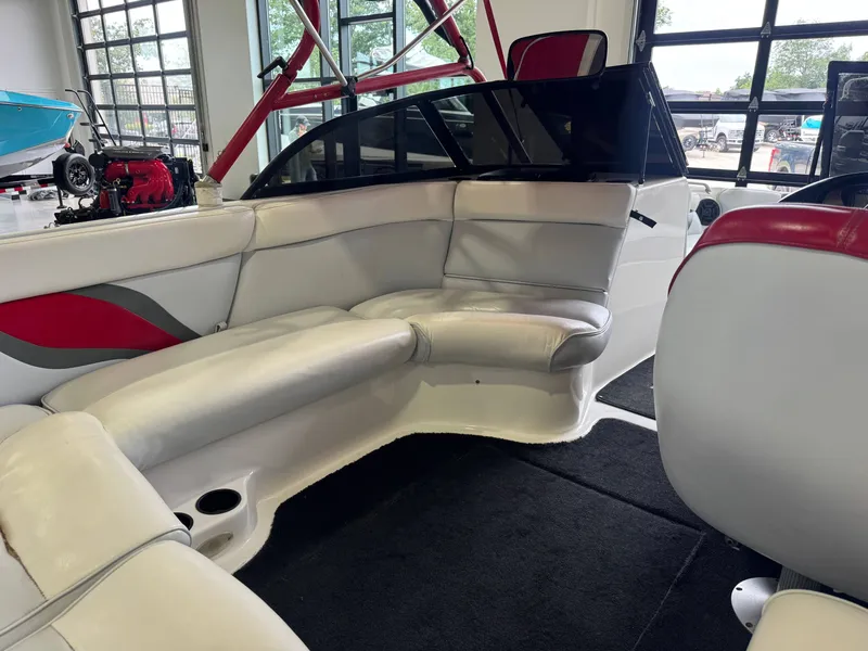 Slide: The Image of Interior of a 2001 Tigé 21 V boat with white leather seating. - 14