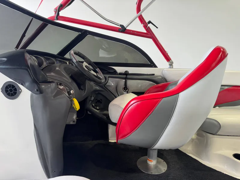 Slide: The Image of Interior of a 2001 Tigé 21 V boat with red and gray seating. - 24