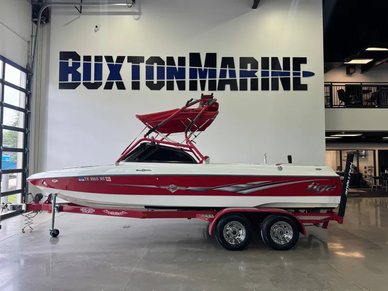 Slide: The Image of 2001 Tigé 21 V boat at Buxton Marine. - 4