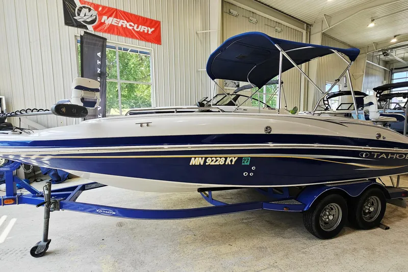 The Image of Tahoe 215 Xi 2012 - undefined