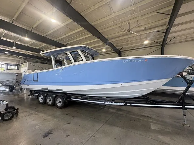 Slide: The Image of Robalo R360 Center Console 2023 - 15