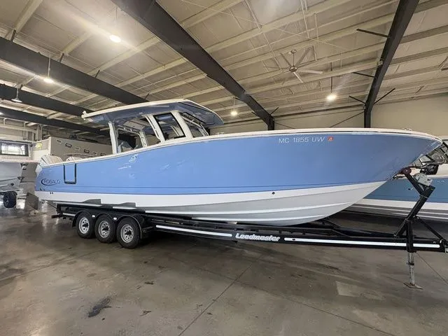 The Image of Robalo R360 Center Console 2023 - 1