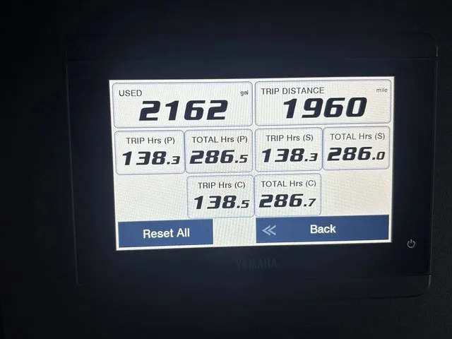 Slide: The Image of Robalo R360 Center Console 2023 - 18