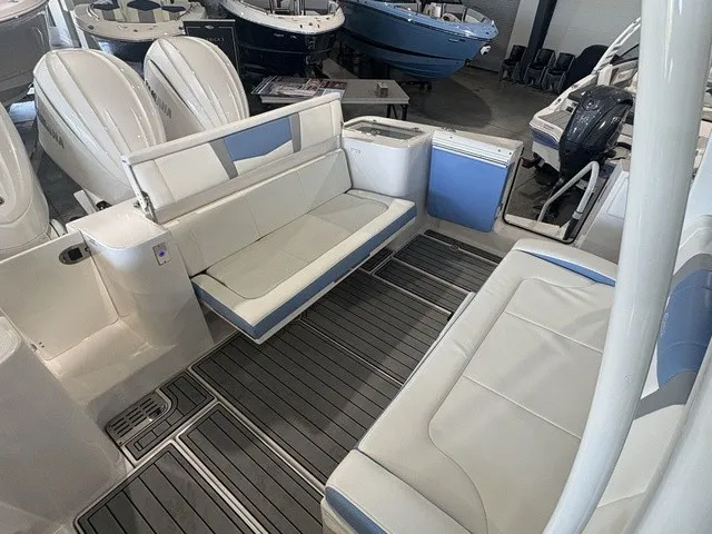 Slide: The Image of Robalo R360 Center Console 2023 - 5