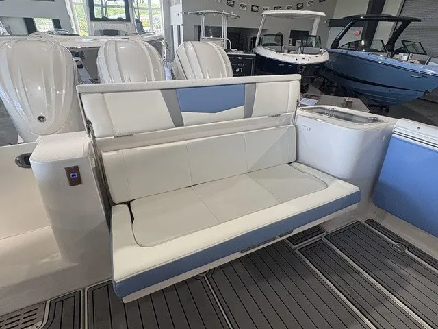 Slide: The Image of Robalo R360 Center Console 2023 - 3