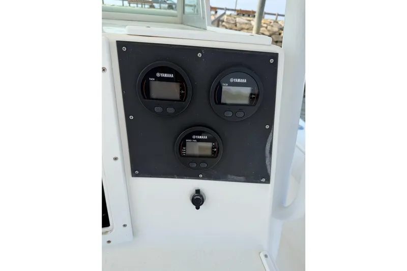 Slide: The Image of Yamaha gauges on 2005 Regulator 32 Forward Seating boat dashboard. - 13