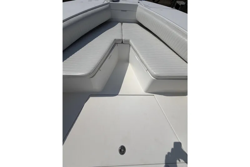Slide: The Image of 2005 Regulator 32 Forward Seating boat with white cushioned seats and spacious deck. - 27