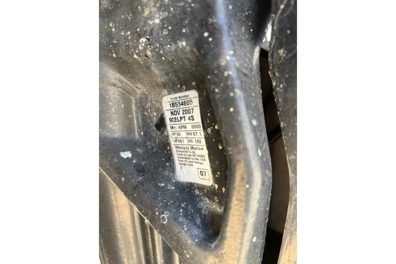 Slide: The Image of Label on 1998 Tracker Targa 185 Sport, displaying serial number and specifications. - 15