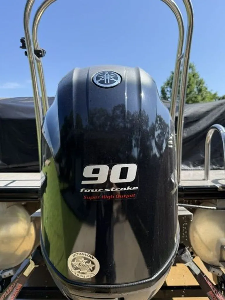 Slide: The Image of Yamaha 90 HP outboard motor on Quest Lanai 2022 boat. - 20