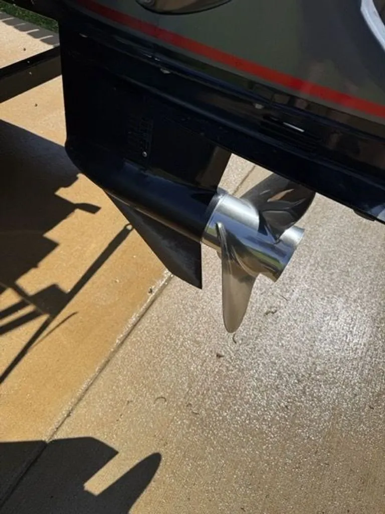 Slide: The Image of Propeller of a Quest Lanai 2022 boat on a wet dock. - 22