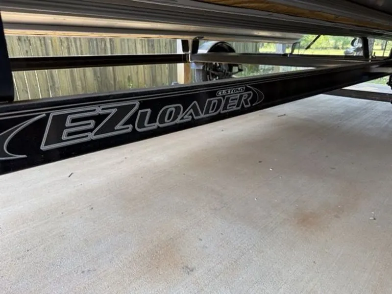 Slide: The Image of EZ Loader trailer for Quest Lanai 2022, close-up view. - 28