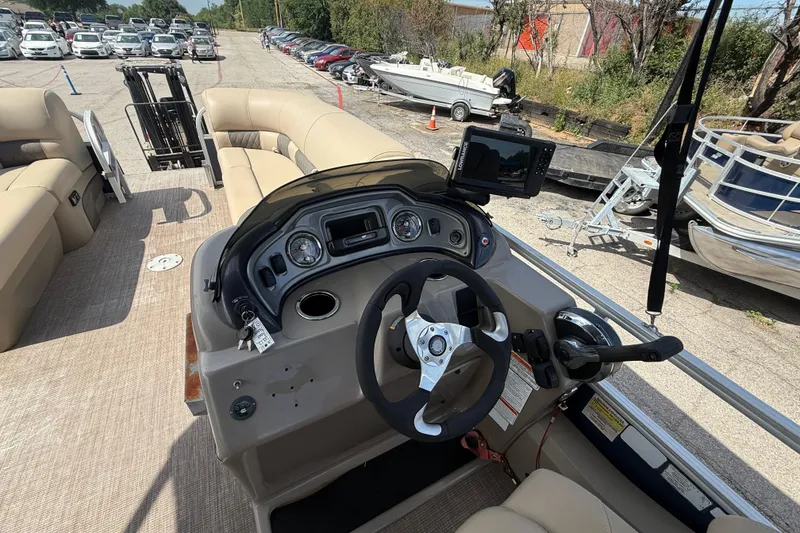 Slide: The Image of 2021 Sun Tracker SportFish 22 DLX boat interior with steering console and seating. - 37