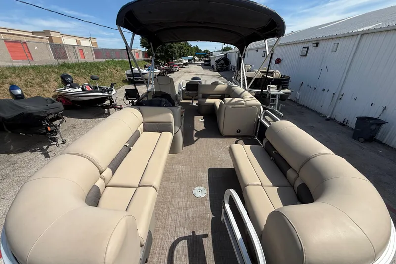 Slide: The Image of 2021 Sun Tracker SportFish 22 DLX pontoon boat with spacious seating and canopy. - 50